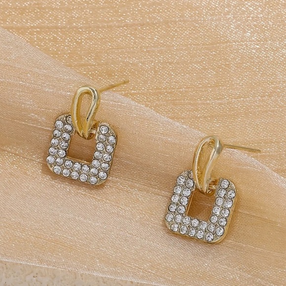 Gorgeous Square Inlaid Rhinestone Drop Dangle Earrings — Golden colored - Picture 6 of 7